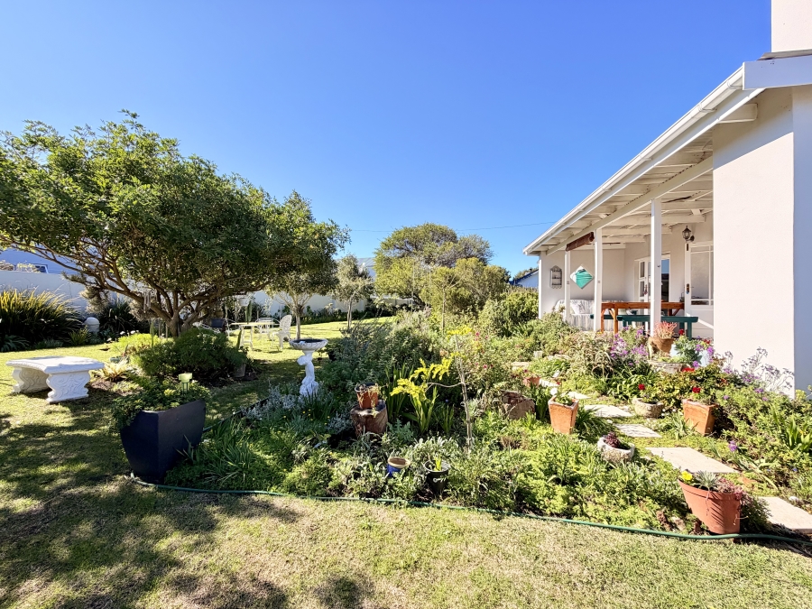 2 Bedroom Property for Sale in Sandbaai Western Cape